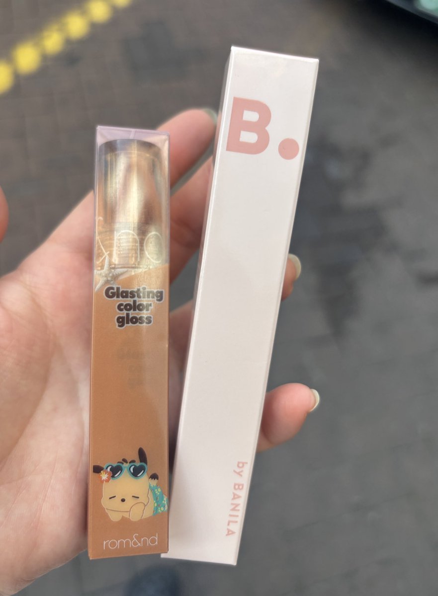 누디 필승 정식 구매햇어요 &gt;&lt; 기대되
(롬앤 크림쉘+바닐라코 살몬누드)
살몬누드는 베이스로 단연 최고라고 할수있듬 (실제로 베이스만 바르고 다님)