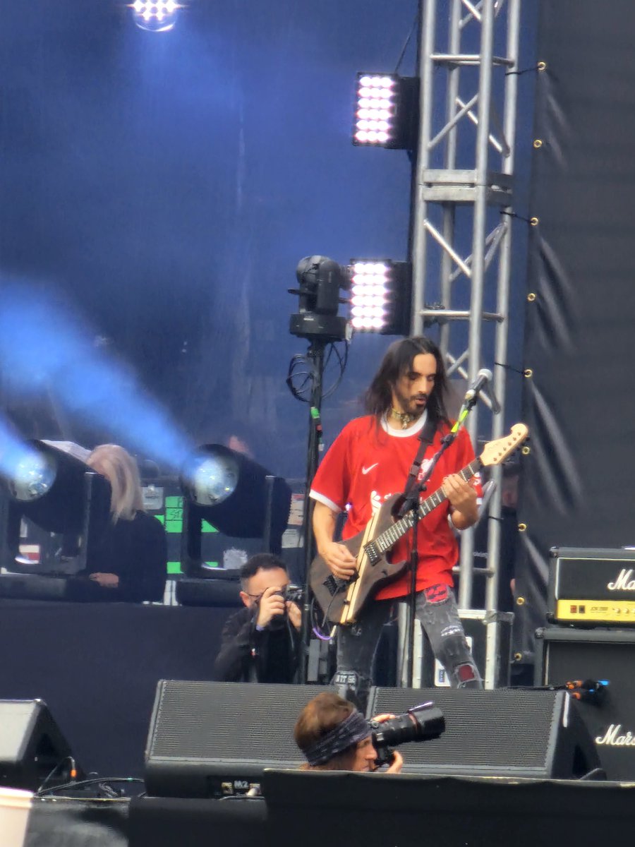 Brenton West π (@brent0n_west) on Twitter photo Nuno Bettencourt honouring Diogo Jota at the 'Back to the Beginning" Ozzy fairweather gig. Nuno Bettencourt honouring Diogo Jota at the 'Back to the Beginning" Ozzy fairweather gig.