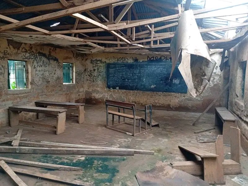 Jedmaxx's tweet photo. L.G.E A./UNICEF ASSISTED MODEL PRIMARY SCHOOL MADAKIYA II, ZANGON KATAF L.G.A., KADUNA STATE.
This cannot, in any way, be ascribed to a School.
How can effective learning take place here?
We welcome any form of assistance!
#LetsSafeguardTheFutureOfOurChildren
#YesWeCanDoIt https://t.co/uG4Tv22hQS