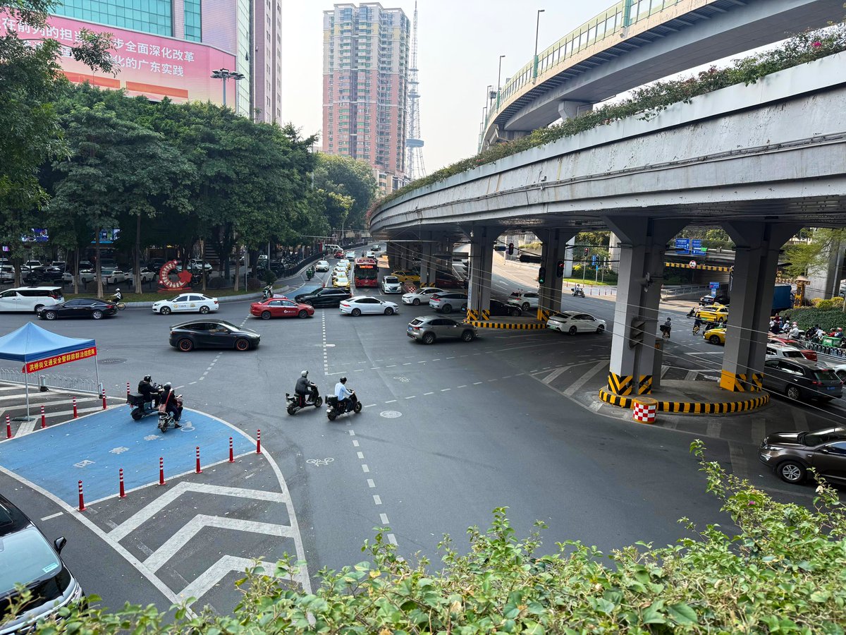 25000步步行耐久进度（7348/25000）

这是哪来着？不管了，继续往东走。今天我必定要跳出平时的耐久区域，多开新地图增加地球Online的负载（