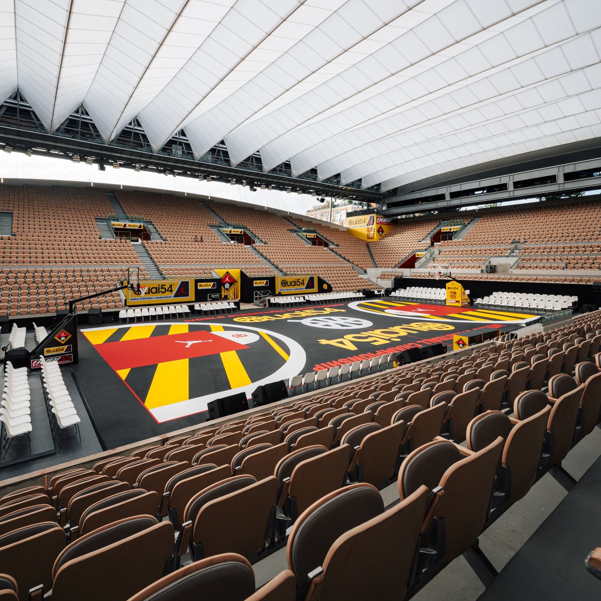 Ne vous inquiétez pas pour le mauvais temps ☔️
Le toit est fermé et tout le monde sera bien au sec 🤝

On se voit tout à l’heure, ça va être le feu 😏

#Quai54