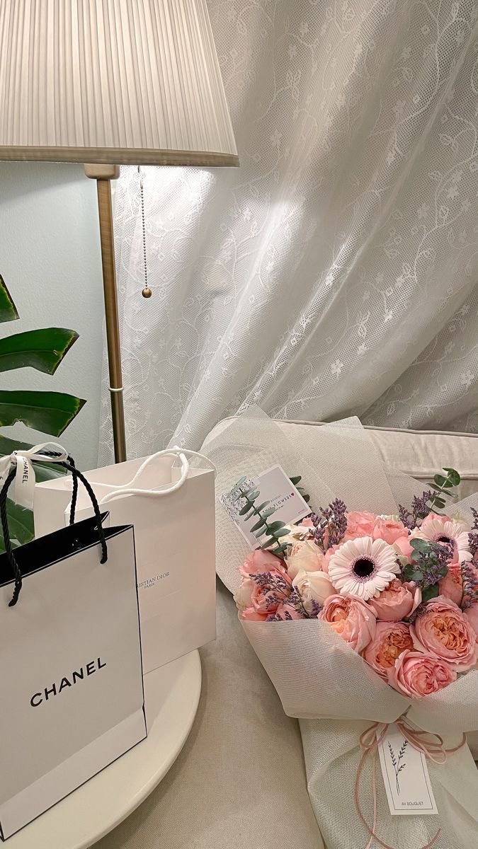 أسأل الله الذي يسبح بحمده كل شيء، أن يجعل لي و لكم صحة تامة و بركة دائمة و يكفينا و إياكم كل هامة و أن يحفظنا من كل داء و بلاء و يشملنا بكريم عفوه و جميل ثوابه و غفرانه
الحمدالله دائما وأبدا♥️🌞🌸