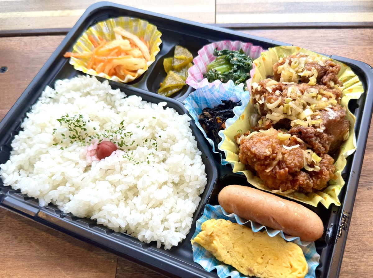 明日は定休日の為、明後日からの週替わりメニューはこちら⬇️

週替わりカレー🍛
🥬【タコライス】🍅

しあわせ弁当🍱
🍀【鶏からネギソース】🍀

初めましてのタコライス😊
パルメザンチーズをふんだんに使用して美味しく仕上げました✨

皆さまからのご注文お待ちしております💗
📞09066247028