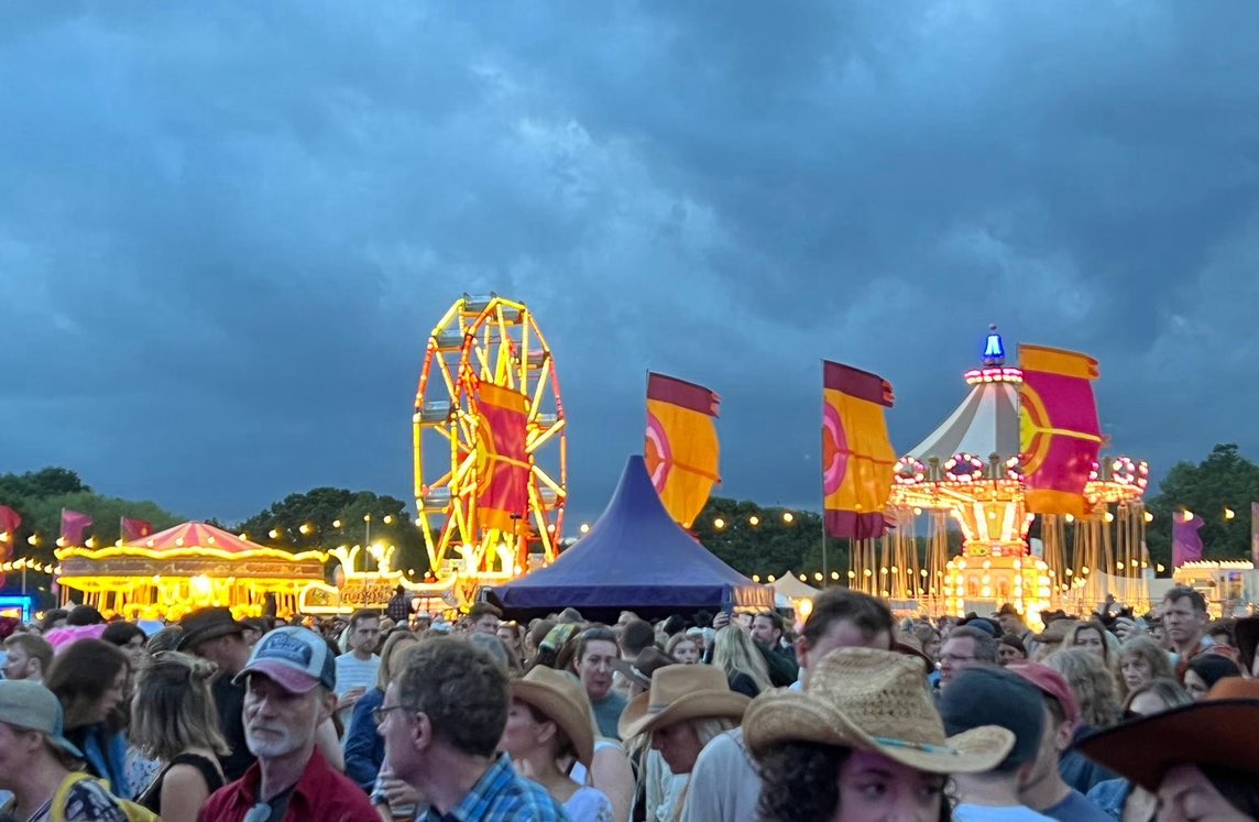 Dusting off my Nashville hat, ye ha with headliners <a href="/theshiresuk/">The Shires</a> 🤠🎶