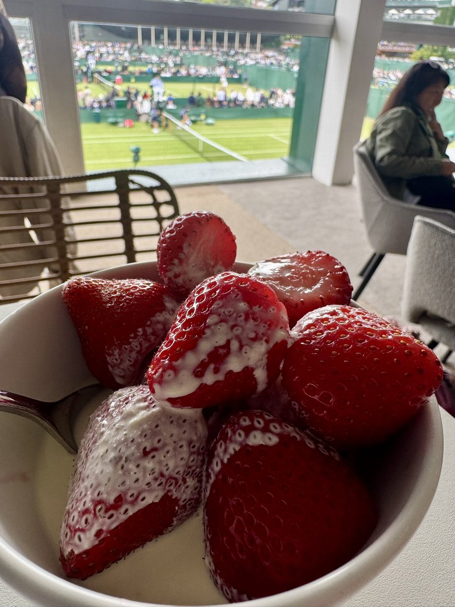 thebenbergman's tweet image. Great to back at my favorite event in the world.
No one does it better than Wimbledon. 🍓 🎾