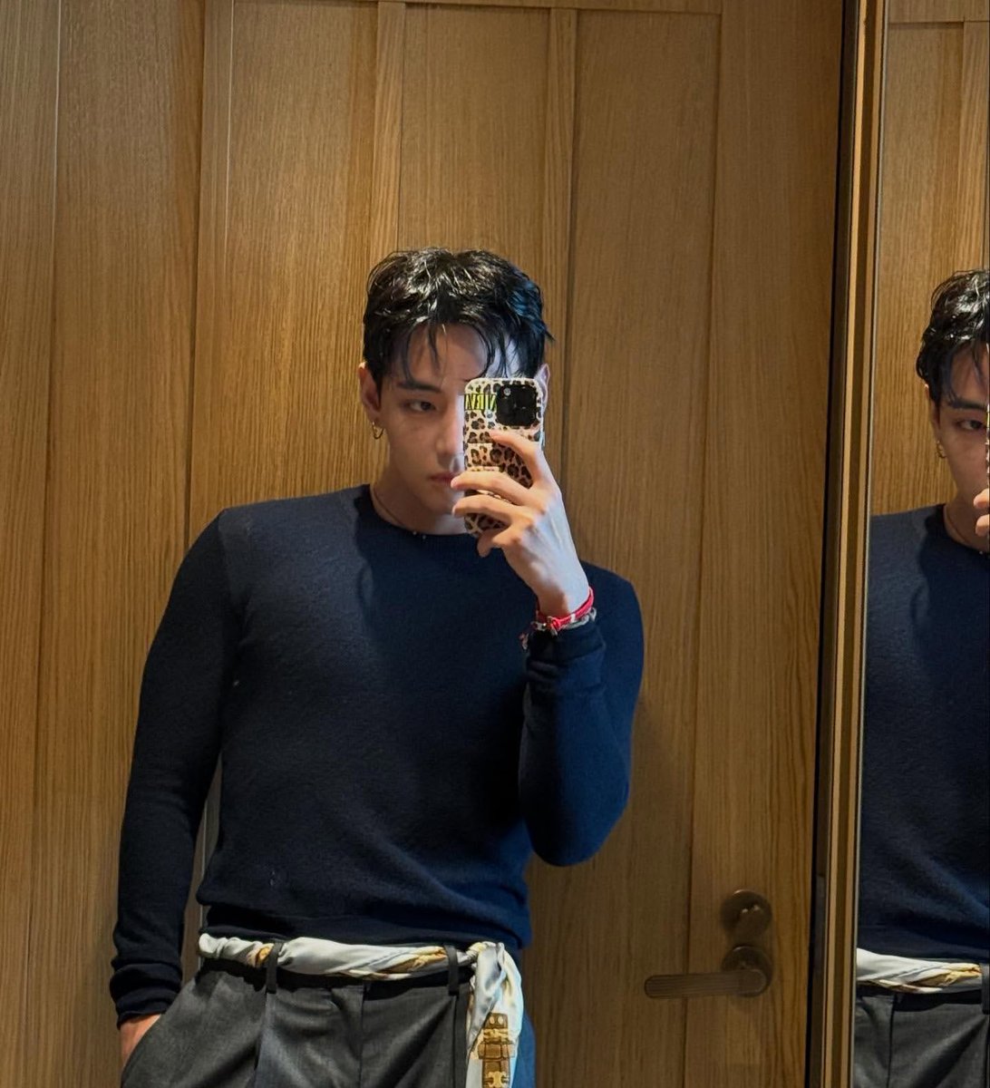 lllooktarn's tweet photo. พี่แทฮยองเป็นคนที่ไวป์ดีมาตั้งแต่ไหนแต่ไร ทุกคนรู้ แต่ช่วงนี้ไวป์ฮีแบบ เข้าใจใช่ป่ะ 😭 ทั้งการแต่งตัว ทั้งการถ่ายรูป คือ mood &amp; tone ดีไปหมด สไตล์คุณเขาไม่เคยเปลี่ยนเลย โคตรจะ my type ㅠㅡㅠ https://t.co/XjEVrlXKkK
