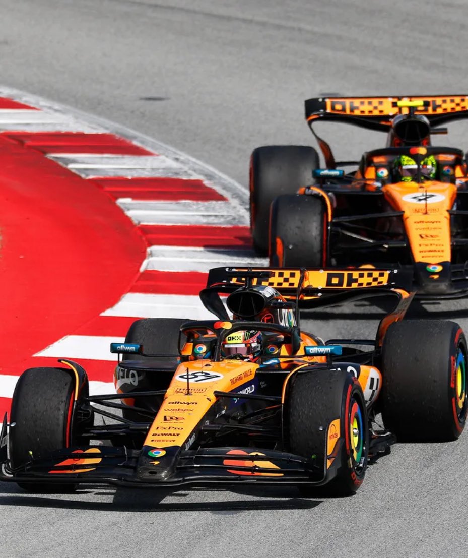 McLaren acaba de llegar al Circuit de Barcelona-Catalunya una vez que se están terminando las 24 horas de Motociclismo. 

La semana que viene los de Woking realizarán unas sesiones de ‘filming day’, además de probar nuevas piezas para el MCL39.

#F1 #McLaren

📸 <a href="/Cmv2004/">2004 CMV</a>