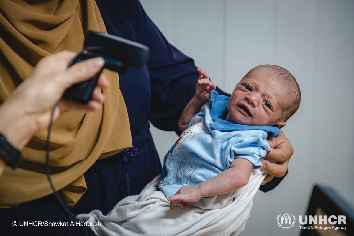 ZaatariCamp's tweet image. More than 22,000 👶🏻 children have been born in #Zaatari_camp since its opening in 2012.
UNHCR ensures that every child, including Yahia Al-Masri, a 1⃣month-old Syrian refugee, is registered and documented to protect his and every child's rights.
