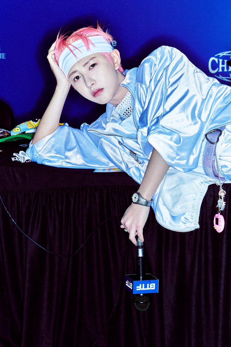 Refjun's tweet image. This pink hair? It's a sign. I'm doing exactly whatever I want because in my Future, F stands for 𝘍𝘳𝘦𝘦!