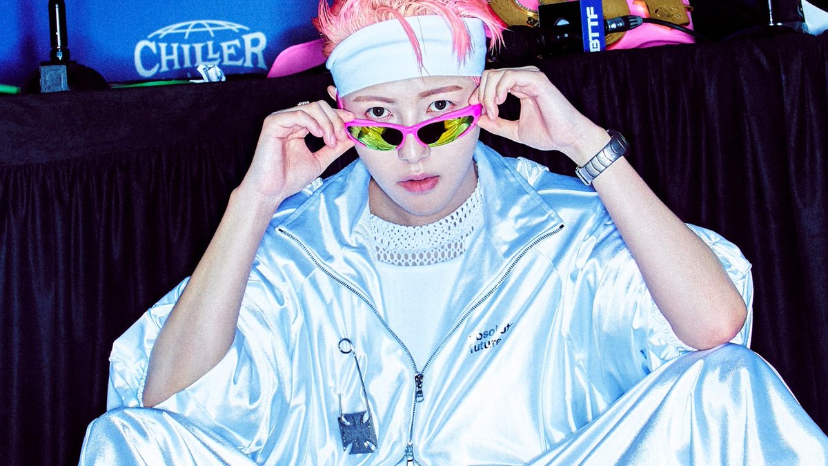 Refjun's tweet image. This pink hair? It's a sign. I'm doing exactly whatever I want because in my Future, F stands for 𝘍𝘳𝘦𝘦!