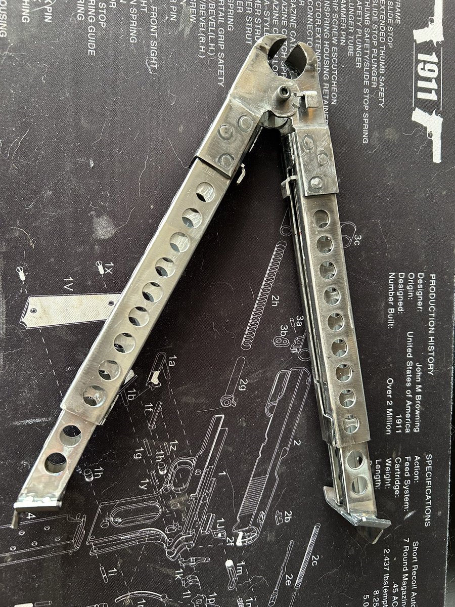 cobra6221's tweet photo. かわいいアクセサリー製作
コイツ、動くぞ…
#STONERmk23
#STONER63
#BMINDUSTRY https://t.co/sy0u9Ni6CU
