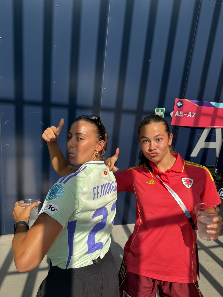 Freya Clothier (@freyaclothier) on Twitter photo Welshy for the summer 🏴
Proud to see <a href="/ffion_morgan1/">Ffion Morgan</a> come on in <a href="/Cymru/">Wales 🏴</a>’s first ever game at a major tournament! 🌟
Also, always great to catchup with <a href="/LiaCataldo/">Lia Cataldo</a> & Scarlett Hill! 🫶 Welshy for the summer 🏴
Proud to see <a href="/ffion_morgan1/">Ffion Morgan</a> come on in <a href="/Cymru/">Wales 🏴</a>’s first ever game at a major tournament! 🌟
Also, always great to catchup with <a href="/LiaCataldo/">Lia Cataldo</a> & Scarlett Hill! 🫶