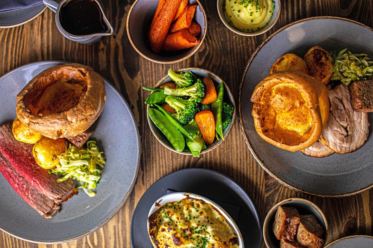 BottleGlassPub's tweet image. The best way to spend a rainy Sunday = tucking into a B&G roast with all the trimmings! π₯π₯©
Our Sunday Menu is served from 12-7pm! π΄ Come & join us on today for the best meal of the week (furry friends are welcome too πΎ)
Book your table: bit.ly/3ke9bgX