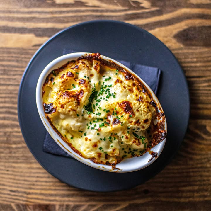 BottleGlassPub's tweet image. The best way to spend a rainy Sunday = tucking into a B&G roast with all the trimmings! π₯π₯©
Our Sunday Menu is served from 12-7pm! π΄ Come & join us on today for the best meal of the week (furry friends are welcome too πΎ)
Book your table: bit.ly/3ke9bgX