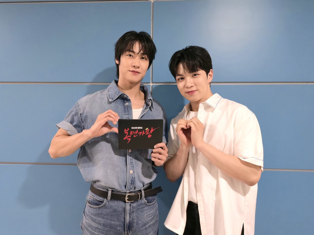 [Notice] N.Fia Check✔

📺 MBC 복면가왕
⏰ 6:05PM (KST)

#NFlying #엔플라잉 #이승협 #LeeSeungHyub #유회승 #YooHweSeung #Everlasting #에버래스팅 #만년설