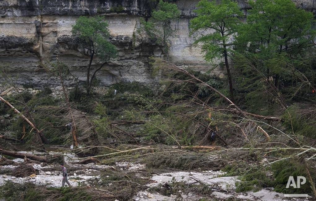 At least 50 people have died in Texas flooding after heavy rains caused the Guadalupe River to surge over its banks, CNN reported:
vk.cc/cNs4kM