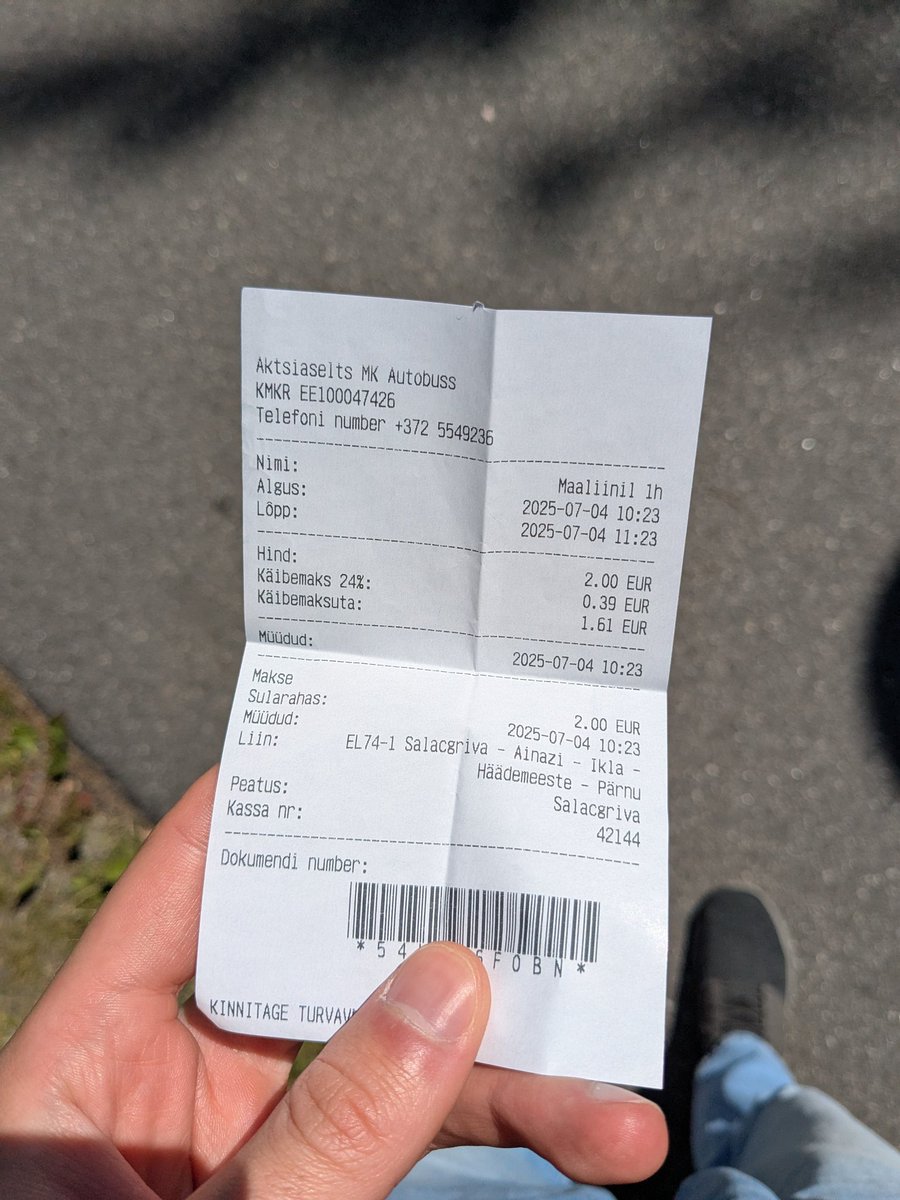 Jaunais pārrobežu autobuss Salacgrīva-Ainaži-Pērnava. Pērnavas apriņķa vietējais autobuss, tāpēc 1h biļete maksā 2€ skaidrā naudā vai 1,5€ ar Ühiskaart. No Ainažiem 10 reisu pāri dienā, no Salacgrīvas - 2*. Garlaicīgi labs, ērts autobuss. Pasažieri LV pusē piektdienā bija!