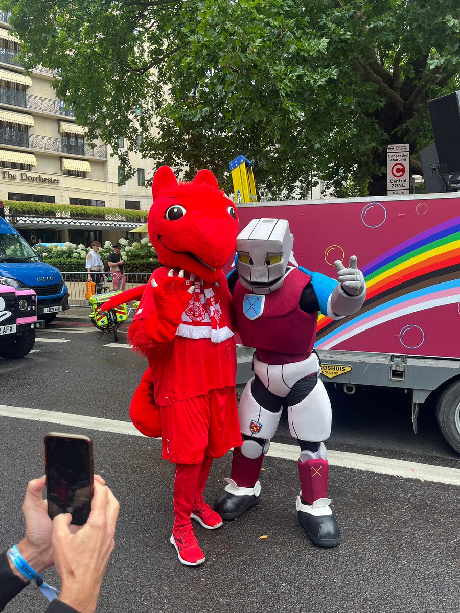 davidcarrol1's tweet image. Absolutely incredible day celebrating at @PrideInLondon with @RainbOs_1881
The energy, the joy, the love – it was truly electric.
Surrounded by so many beautiful, vibrant souls, all united in celebration and solidarity.
#PrideLondon #LOFC