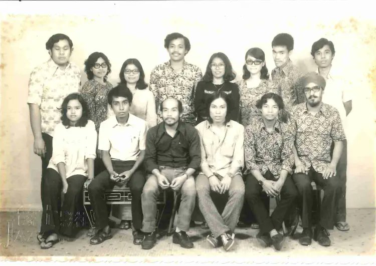 TRAUMA PASCA 13 MEI 
Petikan dari Perjalanan Hidup | Hassan Karim

''Dalam satu segi, kadang-kadang saya terbawa-bawa dengan sentimen kemelayuan yang sempit dan ekstrem. Tetapi dalam masa yang sama, rasa peri kemanusiaan saya masih lagi tinggi.''

gerakbudaya.com/blog/trauma-pa…