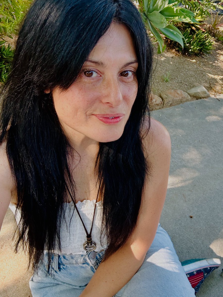 filter. Just a dimple and a ‘cat ate the canary’ smile. #summerinthecity #LA ❤️