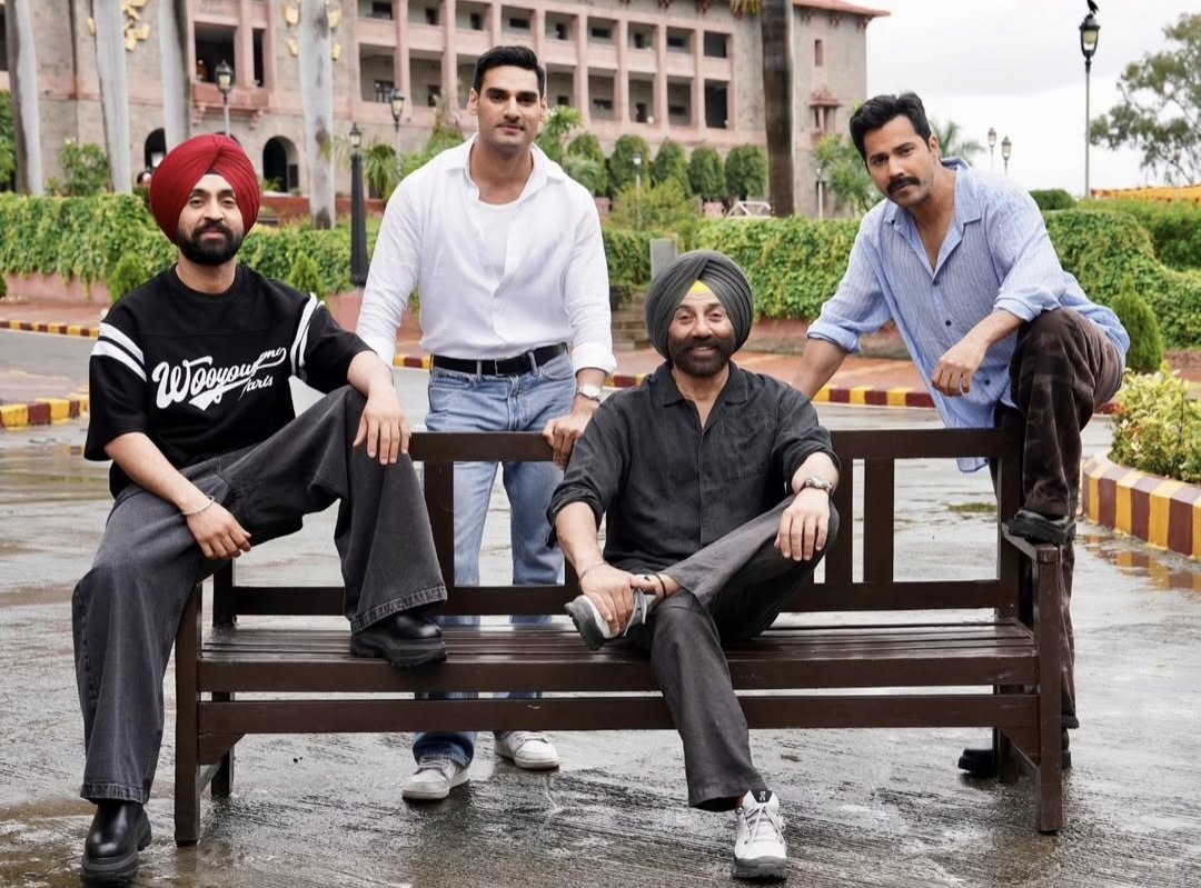 upalakbr999's tweet photo. Sunny Deol, Diljit Dosanjh, Varun Dhawan, and Ahan Shetty groove to a high-energy song shoot at the National Defence Academy in Pune for #Borde2
In @mid_day today.
https://t.co/01TtF3La8D https://t.co/B27IqMenML
