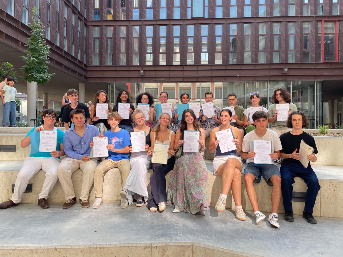 Fiers de nos Abibachelères et Abibacheliers <a href="/LyceeStSernin/">Lycée Saint-Sernin</a> <a href="/DSDEN31/">DSDEN 31</a> <a href="/actoulouse/">Académie de Toulouse</a> <a href="/ReseauAbibac/">Réseau Abibac</a> 💯% d'admis pour ce double diplôme 🇨🇵🤝🇩🇪 du bac ! 👏 pour votre engagement durant 3 ans ! 🙏 à celles et ceux qui vous/nous soutiennent ! Herzlichen Glückwunsch und Alles Gute ! 🐞🍀