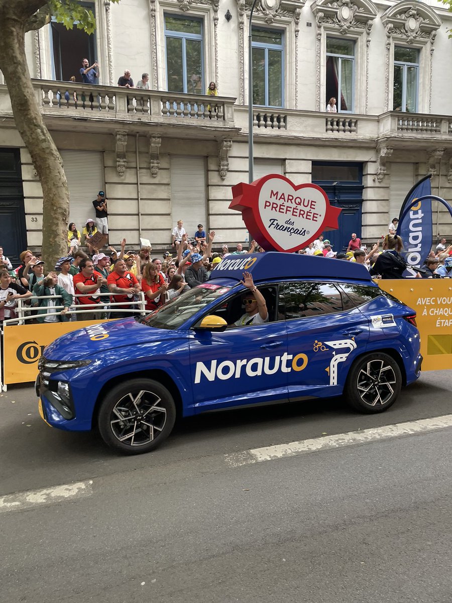 JeromDumont's tweet photo. Quel bonheur ! Ambiance unique à l’arrivée du Tour de France 🇫🇷 hier à Lille avec pour la première fois , une caravane @NorautoFr ! 😍💙💛 Merci @LeTour et tous les acteurs  qui ont contribué à ce grand départ ! @departement59 @MetropoleLille @hautsdefrance #TDF2025 #Norauto https://t.co/b4CQsm9oKU