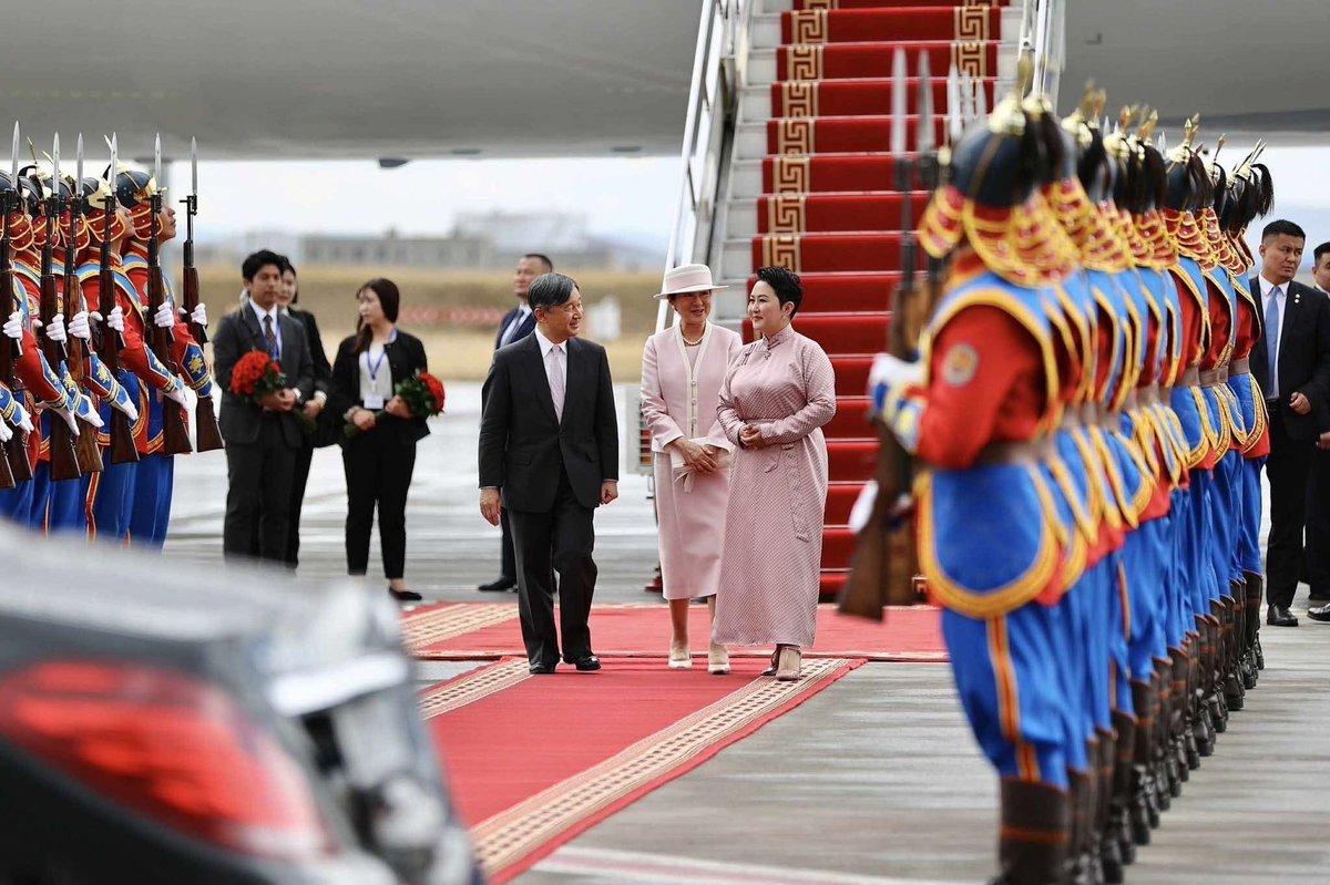 Наран улсын цог жавхлант хаан Нарухито гэргий Масако нар монгол улсад айлчилж байна
