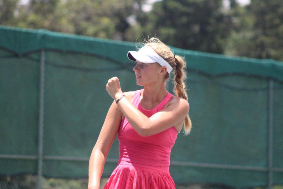 ParsaBombs's tweet image. Five-star recruit Olivia Traynor (UTR 10.34 / #14 in class of 2026 / #1 in New York @TennisRecNet) has verbally committed to @UMichWTennis. The 17yo has an ITF juniors ranking of #145, winning 8 titles. Also won the 16s singles title at the USTA National Clay Court Championships.