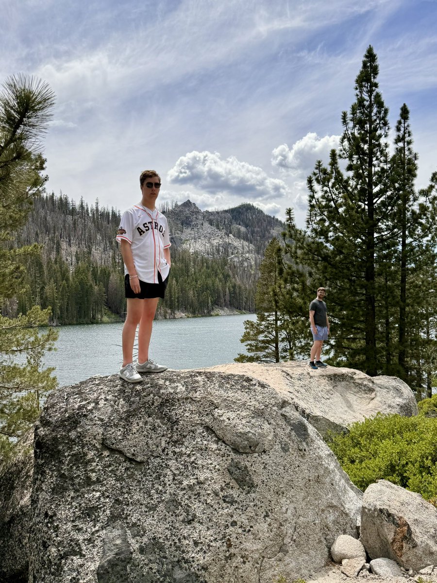 EchoFoxeh's tweet image. I think I know a fox named after this lake 🥰