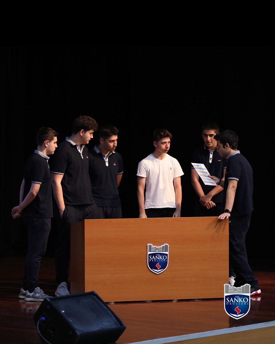 Özel SANKO Liselerinde düzenlenen Family Feud yarışmasında öğrencilerimiz, İngilizce bilgilerini hızlı düşünme ve iletişim becerileriyle birleştirdi.

Eğlenceli ve rekabet dolu anlar, dil öğrenmenin yalnızca akademik değil; iş birliği ve pratik temelli bir süreç olduğunu bir kez