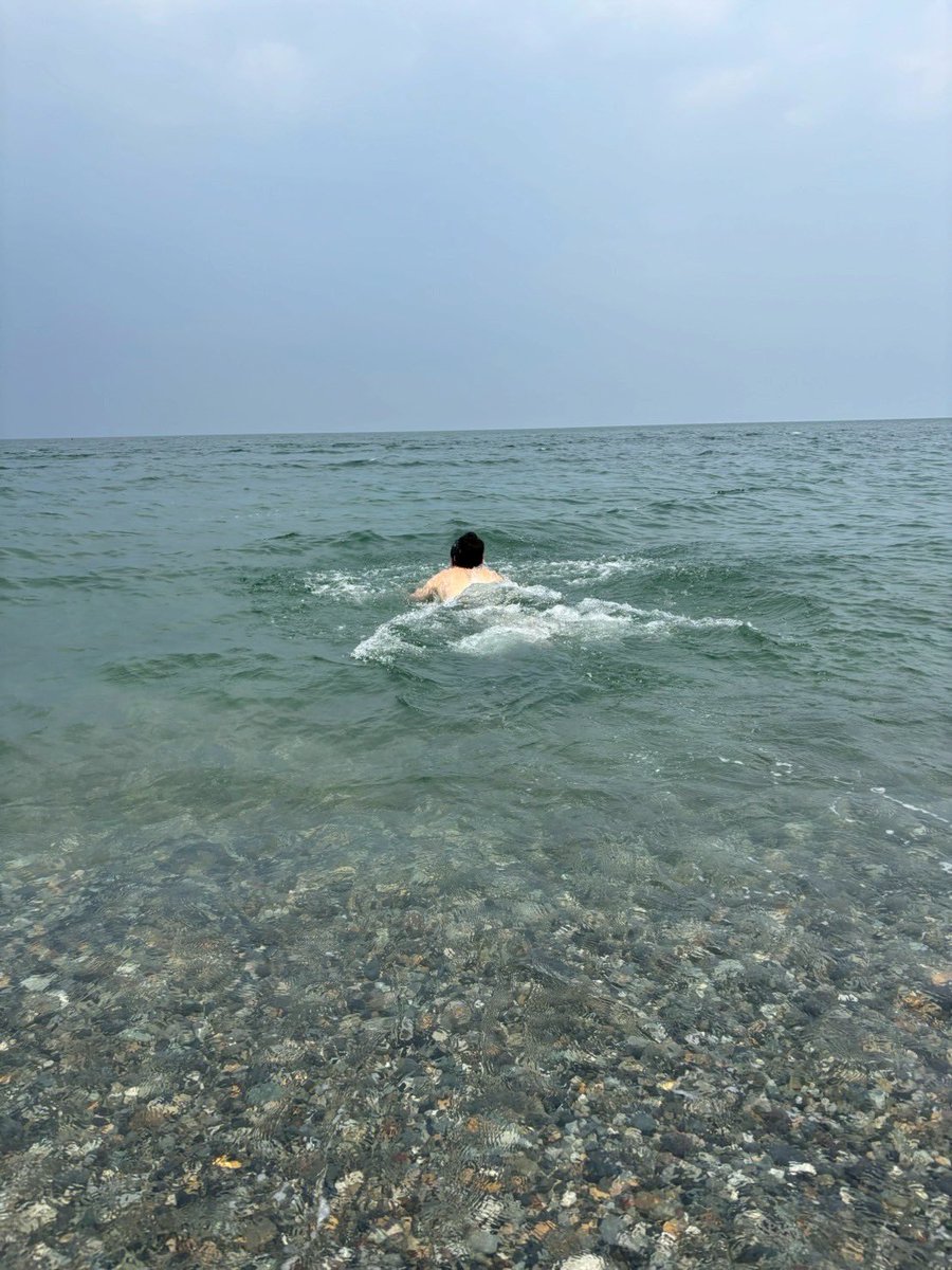 気合を入れて朝6:00集合！朝日町のヒスイ海岸まで走ってきました🚴‍♂️💨
蒸し暑かったので、ついに海にダイブする部員も…🌊
そしてなんと、しれっとヒスイも発見されたらしいです👀💎
帰りはガッツリ向かい風でしたが無事帰還！
夏らしい1日になりました🌞