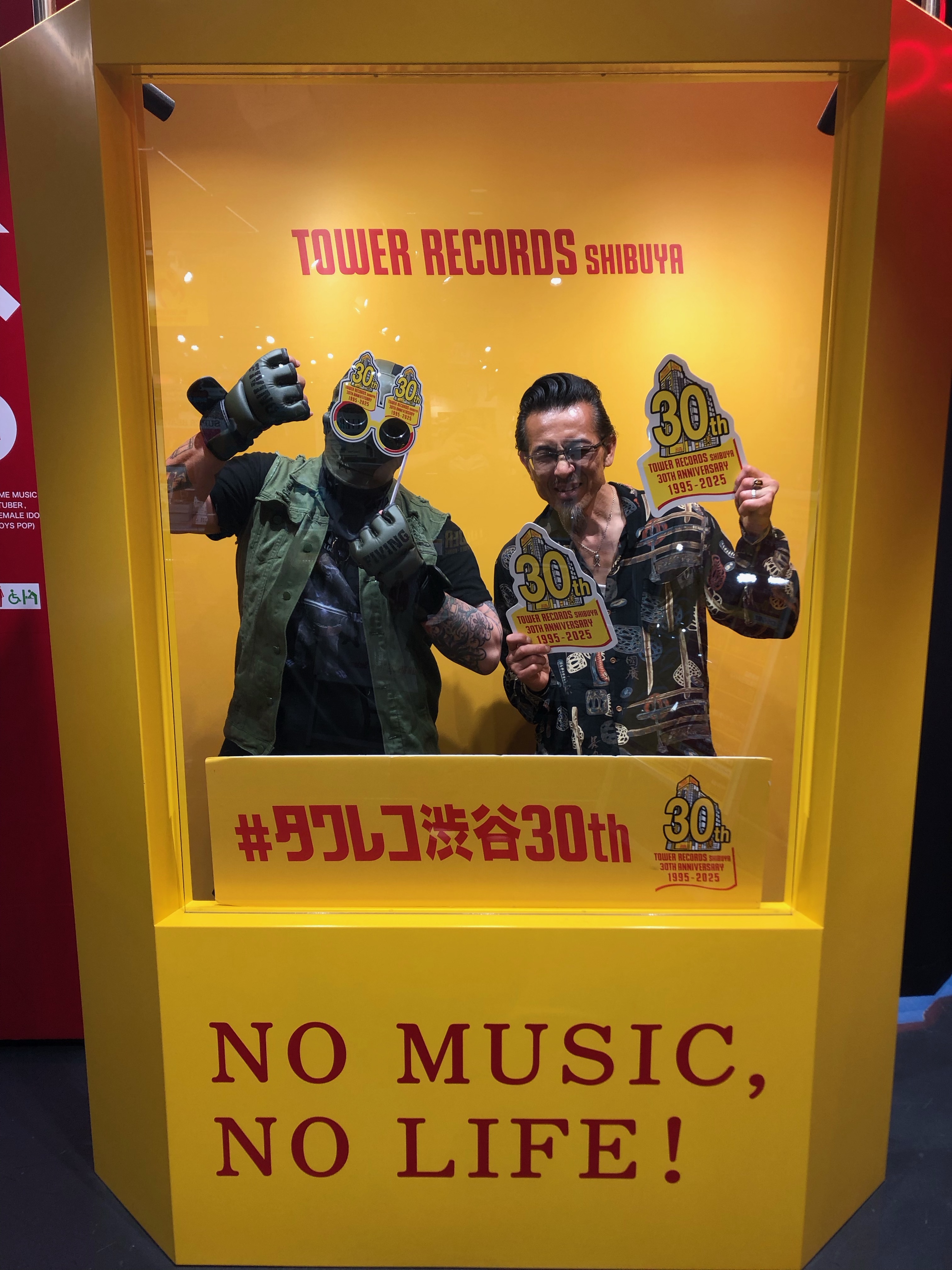 TOWER VINYL SHIBUYA | The 1975の家に招待されたような素敵な