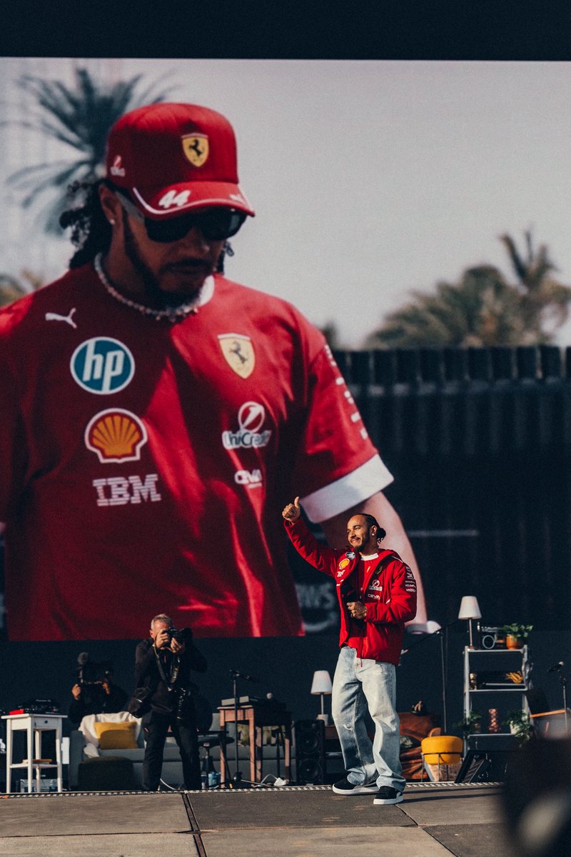 kylebro44's tweet photo. Tiger wore Red on Sunday when he knew going to win.

Lewis in red at Silverstone and a fast Ferrari he can absolutely win today. 

@LewisHamilton @ScuderiaFerrari 

#TeamLH #BritishGP https://t.co/dkqOoRA5jf