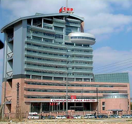 Cumhuriyet Halk Partisi, Türkiye Cumhuriyeti' nin muhafızları, Mustafa Kemâl' in yoldaşları, Kuvva-i Milliye neferlerinin kalesidir. Bu kale düşmedikçe Türkiye Cumhuriyeti'ne dokunamazlar ve biz, can  veririz, bu kaleyi vermeyiz. 

yücelbinici
#chp