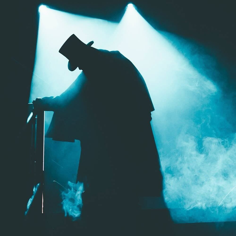 kingdiamond's tweet image. King Diamond will cancel tonight’s show at Arena Open Air in Vienna, Austria due to strep throat. King will do his best to rest so that the tour may continue as soon as possible, until then Stay Heavy.