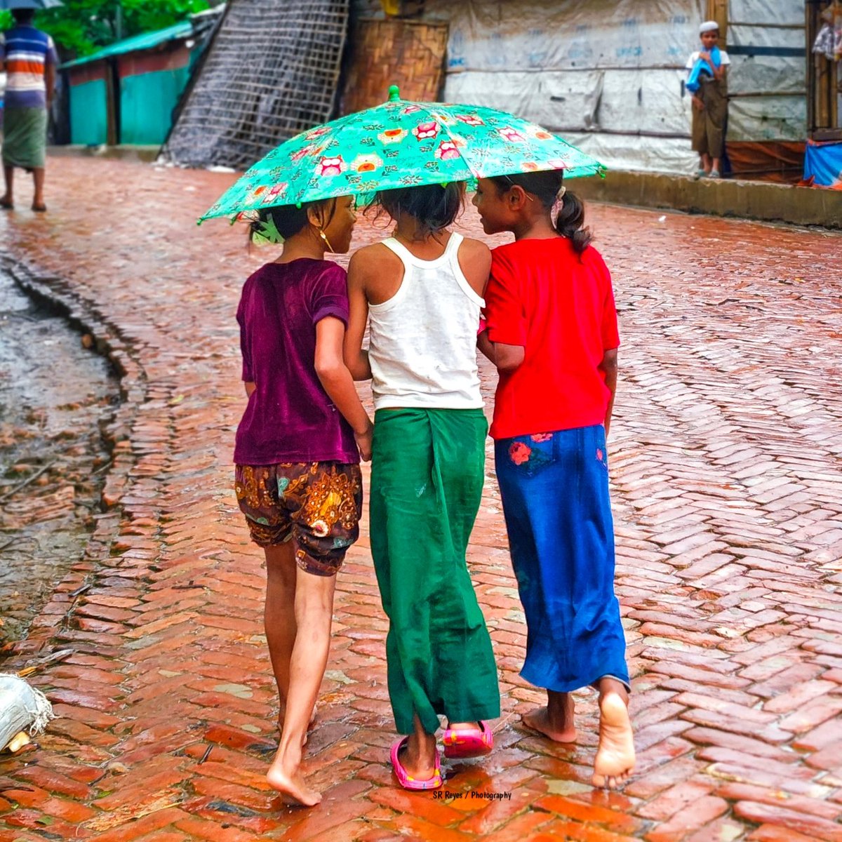 Friendship is more than words 
#friendship 
#Rohingya 
#girlsRight 
#refugee