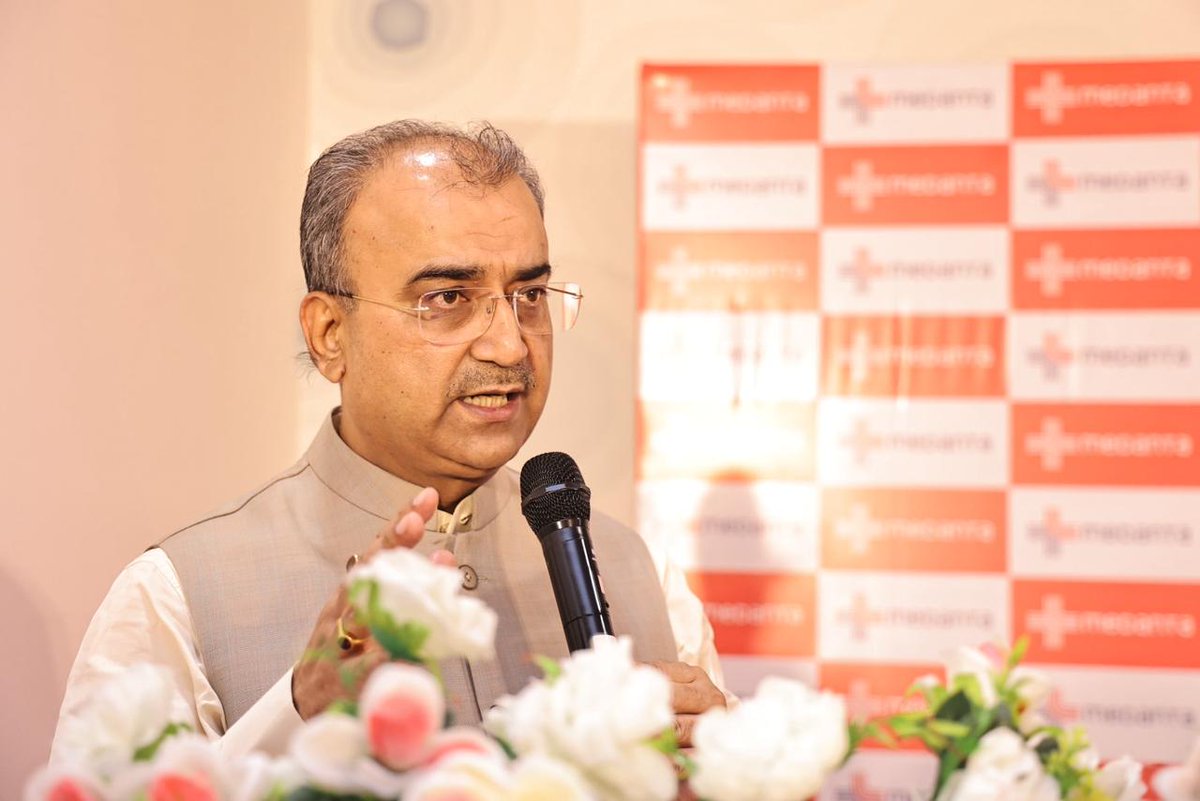 mangalpandeybjp's tweet photo. पटना के जयप्रभा मेदांता अस्पताल में रोबोटिक सर्जरी का शुभारंभ चिकित्सीय निदेशक डॉ रविशंकर सिंह जी एवं अन्य वरिष्ठ चिकित्सकों के साथ किया। https://t.co/UnGDPHpkV3
