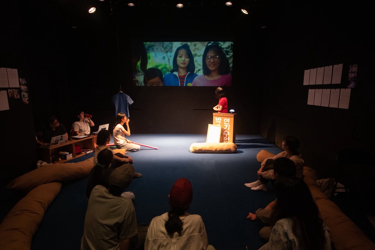 신촌극장2025라인업
[박소정의 연기수업 X 박소정, 박소희]
-
소희 : 끝나니까 어때?
소정 : 좋아!
소희 : 뭐가? 
소정 : 연기!
소희 : 그래! 나도! 
-
#박소정 #박소희
#김지우 #신민승 #윤소희
#권서령 #서현재 #이우성 #김수빈
#김재현 #정지수
#한국장애인문화예술원 
#2025장애예술활성화지원사업