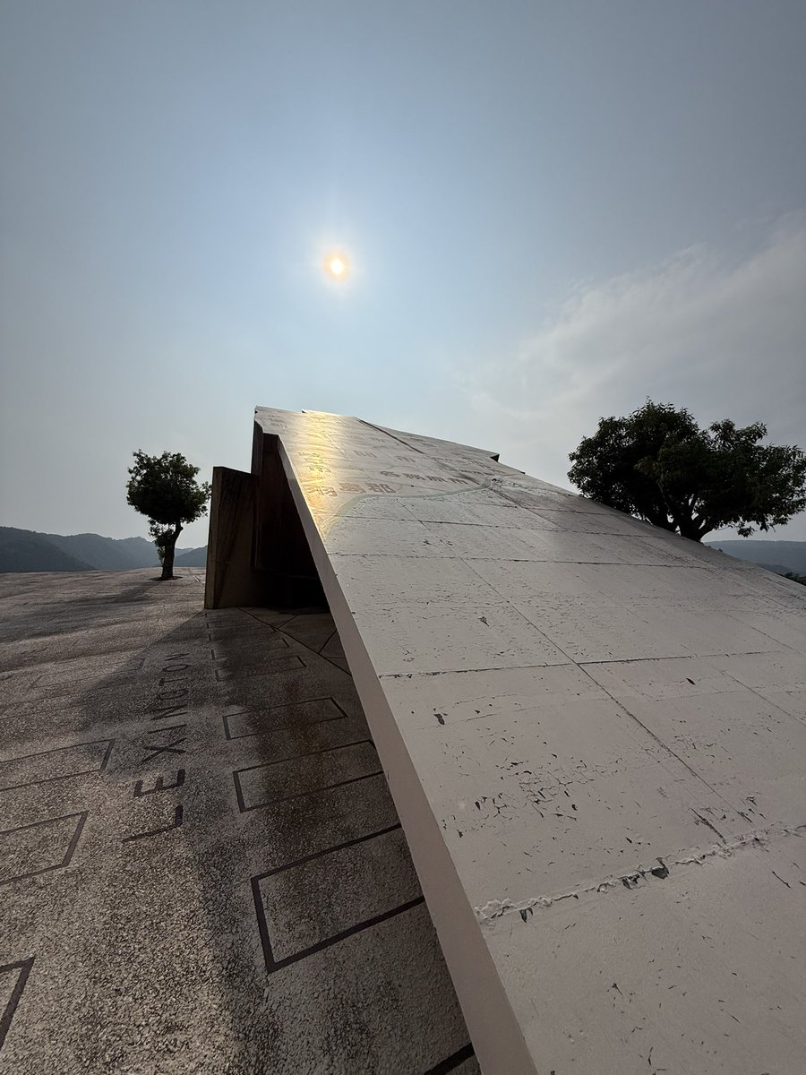 〈養老天命反転地 by 荒川修作〉
身体性がとても重要だと思っています。故に荒川修作が好きです。たまにはReversible Destiny しないとね。