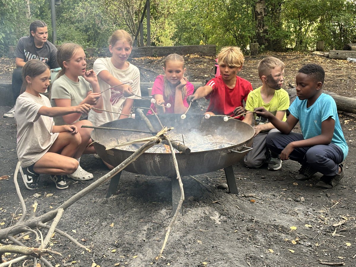 _Sandringham's tweet image. We had lots of fun around the campfire, including toasting marshmallows, camouflage and games.