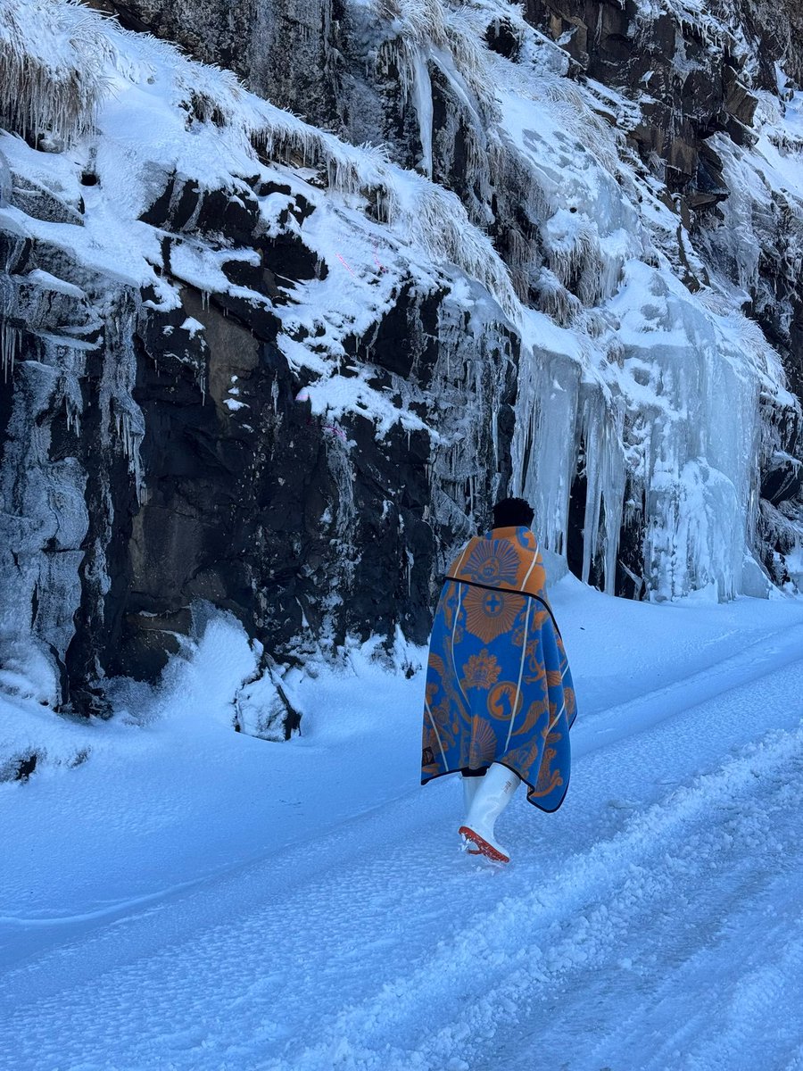 It is snowing in Africa's coldest country, Lesotho 🇱🇸

Even roads and waterfalls get frozen when it snows.