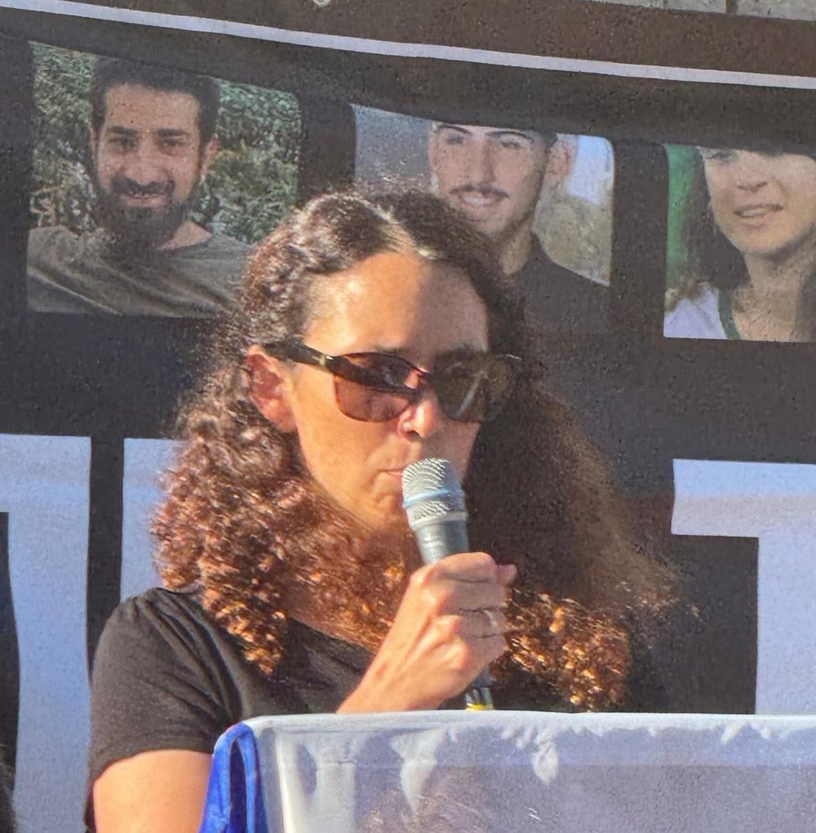 ד"ר ליאת קרן, מדענית במכון וויצמן:

״אני ליאת קרן, חוקרת סרטן במכון ויצמן, ולפני שלושה שבועות נפל לי טיל על המעבדה. באותו לילה ארור של ה-15.6 ישנו בממד של חברים כי כבר לא יכולנו לסבול את הריצות הליליות למקלט עם 3 ילדים. בבוקר, התעוררתי מדפיקה של שוטרת על הדלת: צלצלי למשפחה שלך.