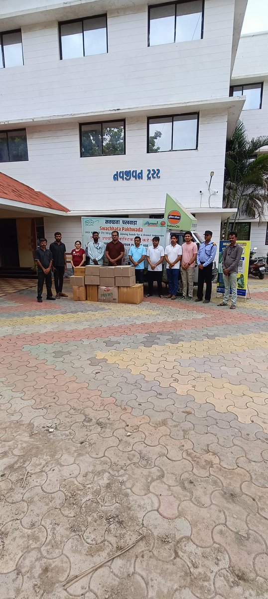 iocl_wrpl's tweet photo. Under #SwachhataPakhwada 2025, a Cloth Donation Drive was organized by #WRPL Rajkot, promoting reuse and care for the underprivileged. Small acts, big impact towards a cleaner and compassionate society! @IndianOilcl @IOCL_PLHO https://t.co/lFpbkLwgnZ