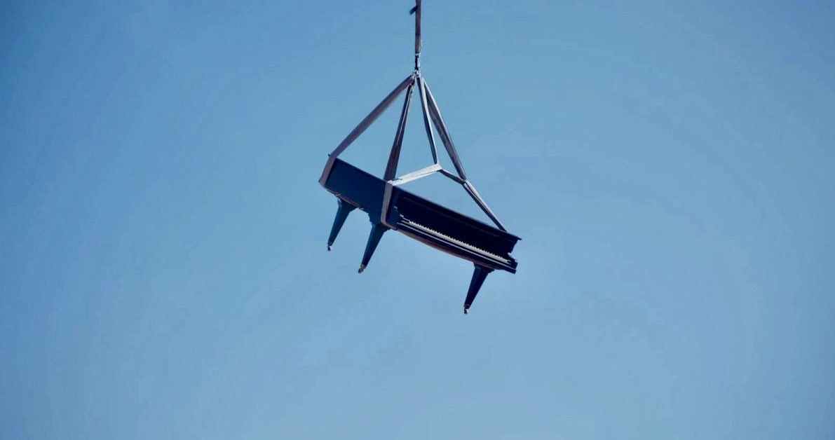 L’accident de piano : Portrait d’une influenceuse riche, célèbre, cynique et insensible à la douleur. Adèle Exarchopoulos est formidable dans cette farce noire et féroce, méchamment caustique, cruellement absurde, réalisée avec maîtrise par Quentin Dupieux