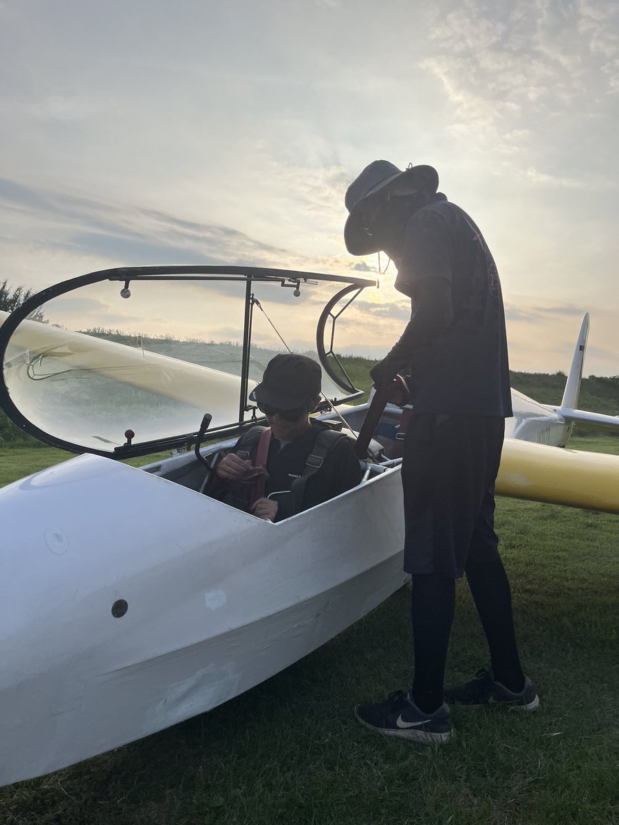 東北大学航空部 (@tohoku_glider) on Twitter photo ザワザワ…(本日2回目) ザワザワ…(本日2回目)