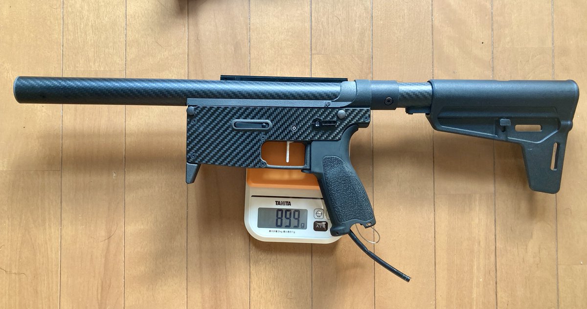 いつも使ってるてっぽうと、カーボンM4の重さを測ってみた。