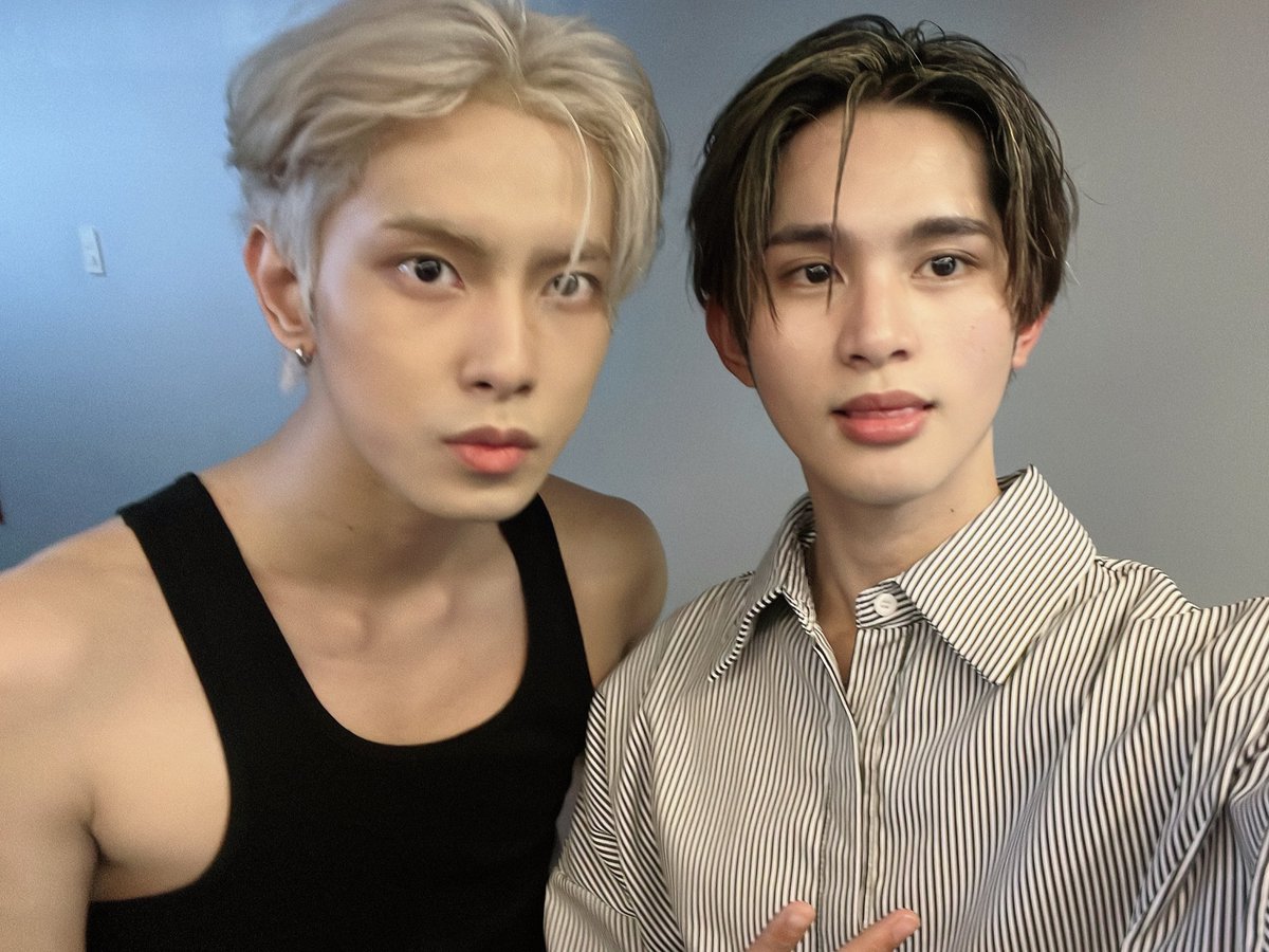 HORI7ON_twt's tweet photo. [🦊] HAPPY BIRTHDAY to u our 🐶!
Enjoy ur day and I like ur hair so much and super bagay sayo. Enjoy ur gifts from anchors, u deserve it 💜.
#JackfrostForTheWin

#HORI7ON #호라이즌 #WINSTON #윈스턴 https://t.co/CgTEwe9in2