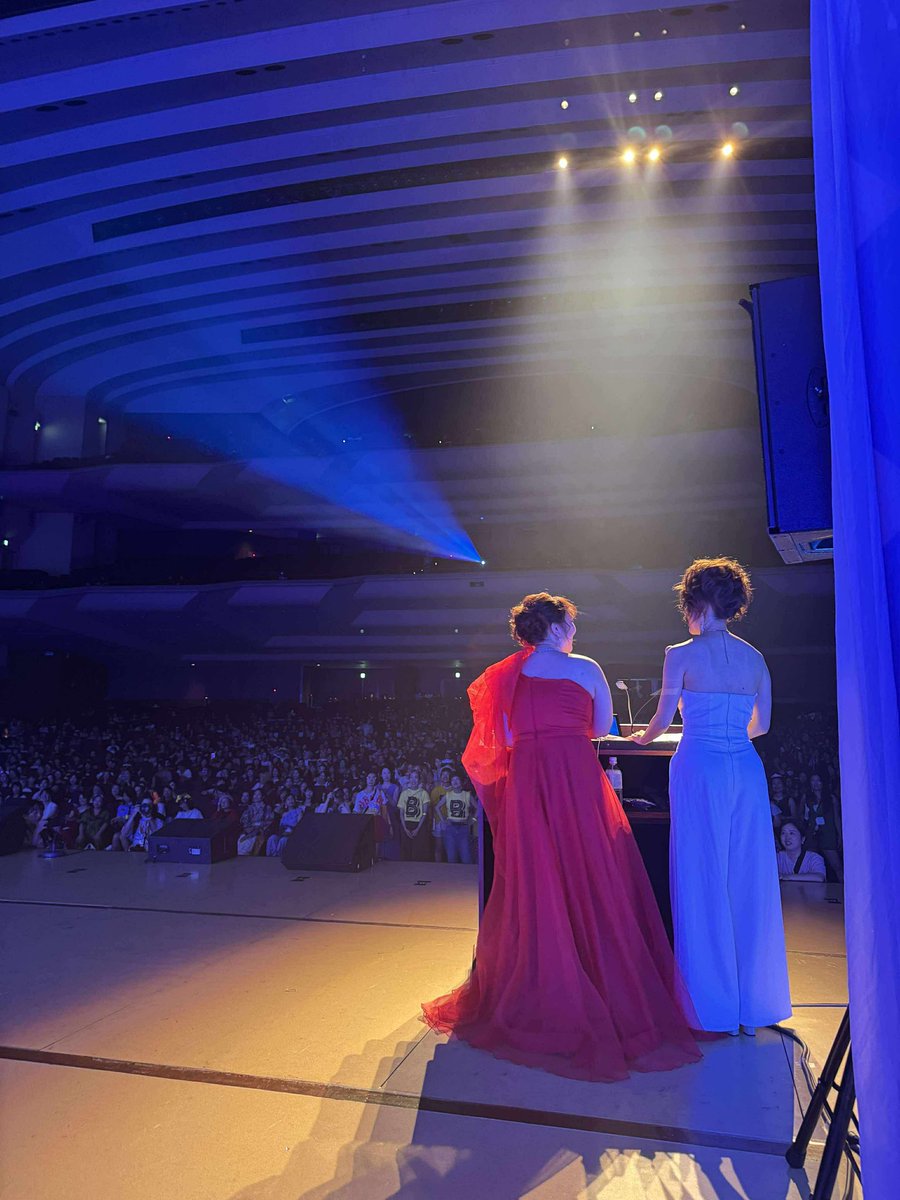 7/1に行われた魅力覚醒講座卒業式の、統括と司会をさせてもらいました。
3,000人の前に立った時、なんで私がこんな事してるんだろう？って不思議だったけど、でもここが私の立つ場所なんだって思えた瞬間。
自分らしく生きるって本当に面白い。
そして私はそろそろ、みりこを卒業したいと思います。