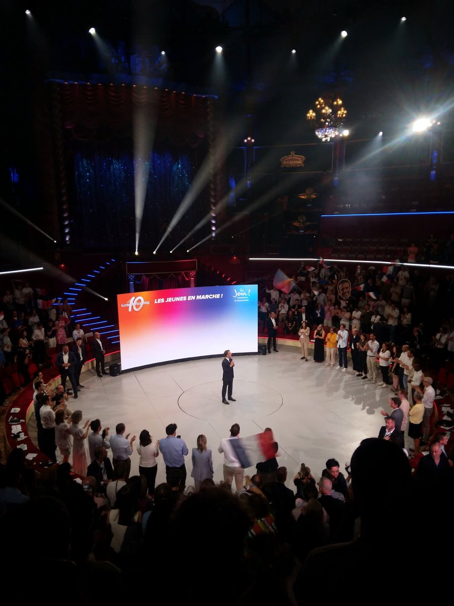 jeunesmacron08's tweet photo. C'était les Jeunes Avec Macron, place aux Jeunes En Marche ! 🥳🔟
Fiers de nos valeurs et engagés pour l'avenir, nous restons fidèles à l'élan de 2017 et au dépassement des clivages 🇨🇵🇪🇺
Merci à notre président Ambroise Mejean pour le travail accompli 🙏 https://t.co/CJ8OnUhjEK